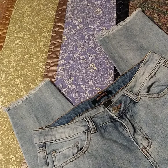 Refuge Distressed Ankle Jeans Sz 4 - Picture 5 of 7